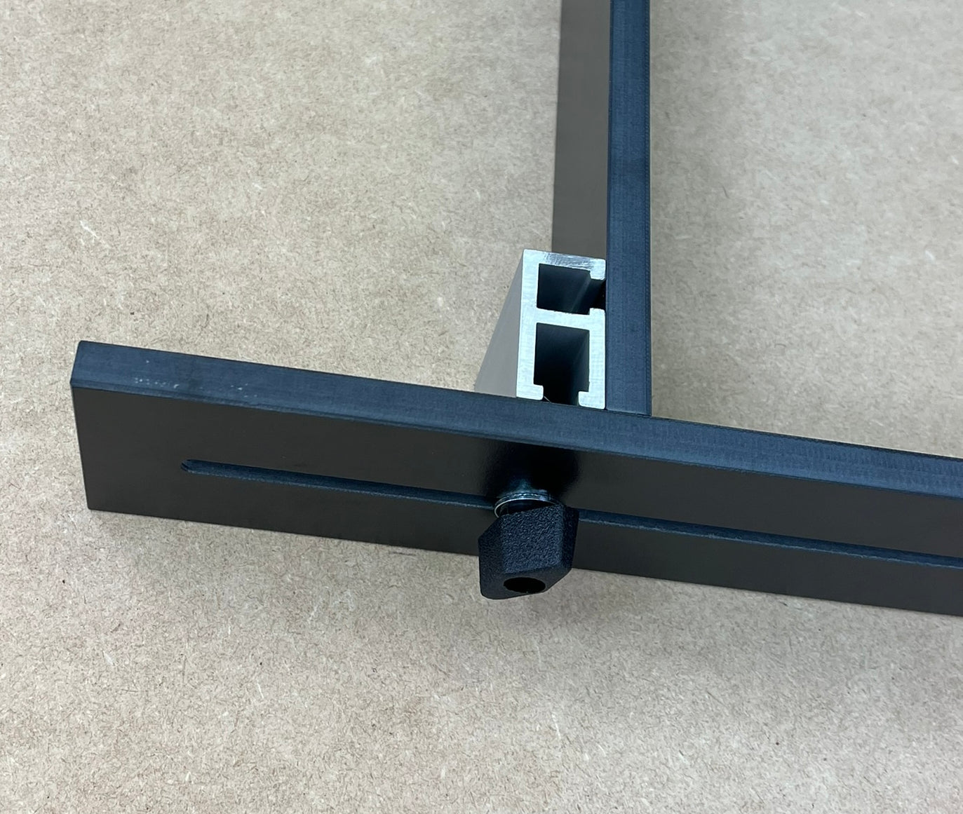 close up of the juice groove corner connection